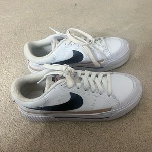 Nike Court Legacy Lift